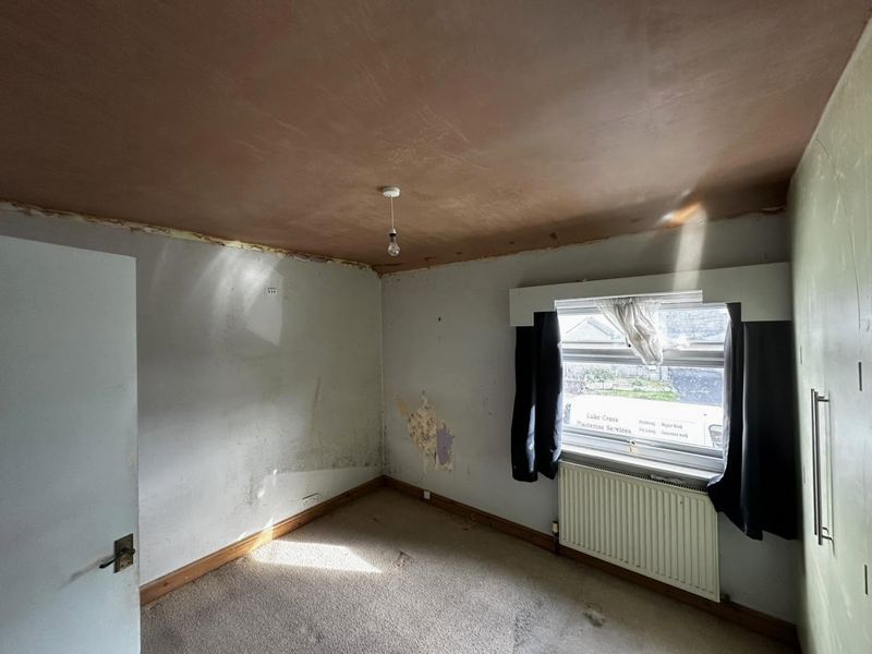 The same bedroom with a new ceiling in fresh plaster